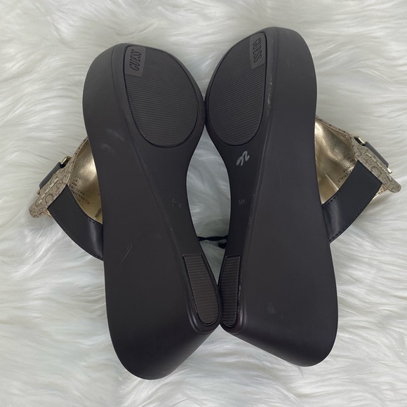 Guess tan and brown platform slide sandals size9 - Picture 4 of 4